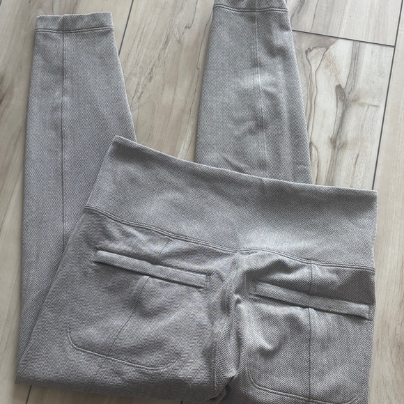 Athleta Gray Leggings - Picture 4 of 5